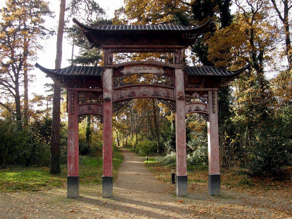 2422 1 Mot Ngoi Den VNgiua ParisOanhBao ST