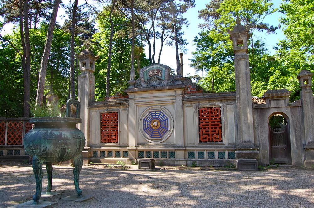 2422 4 DenVNGiuaParisOanhBaoST