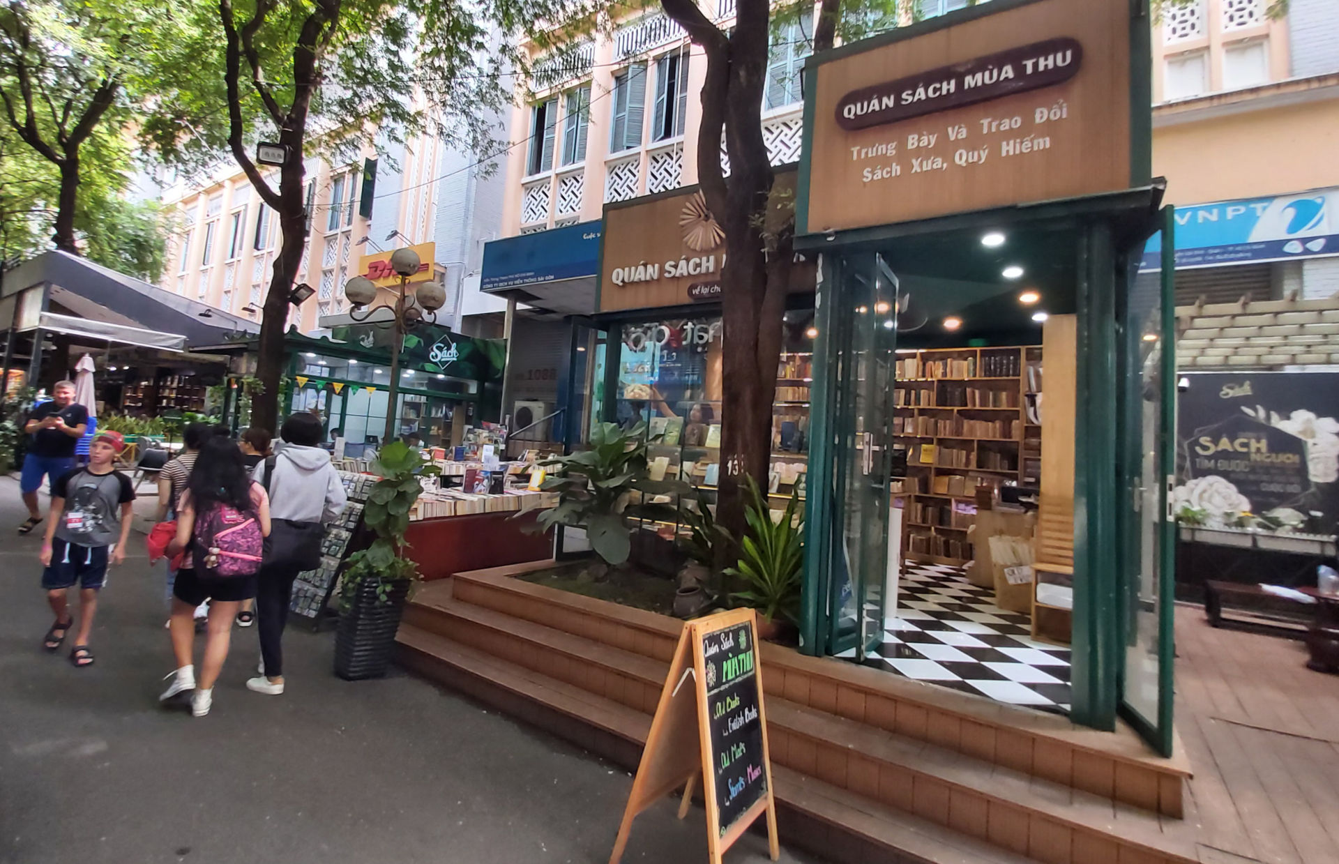 4298 1 NhungCuonSachCuSGtruoc75Ng VinhNguyen