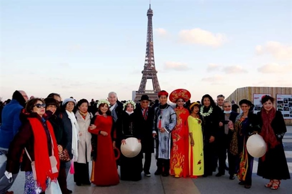 4318 8 TuHiHoaNoelTTD