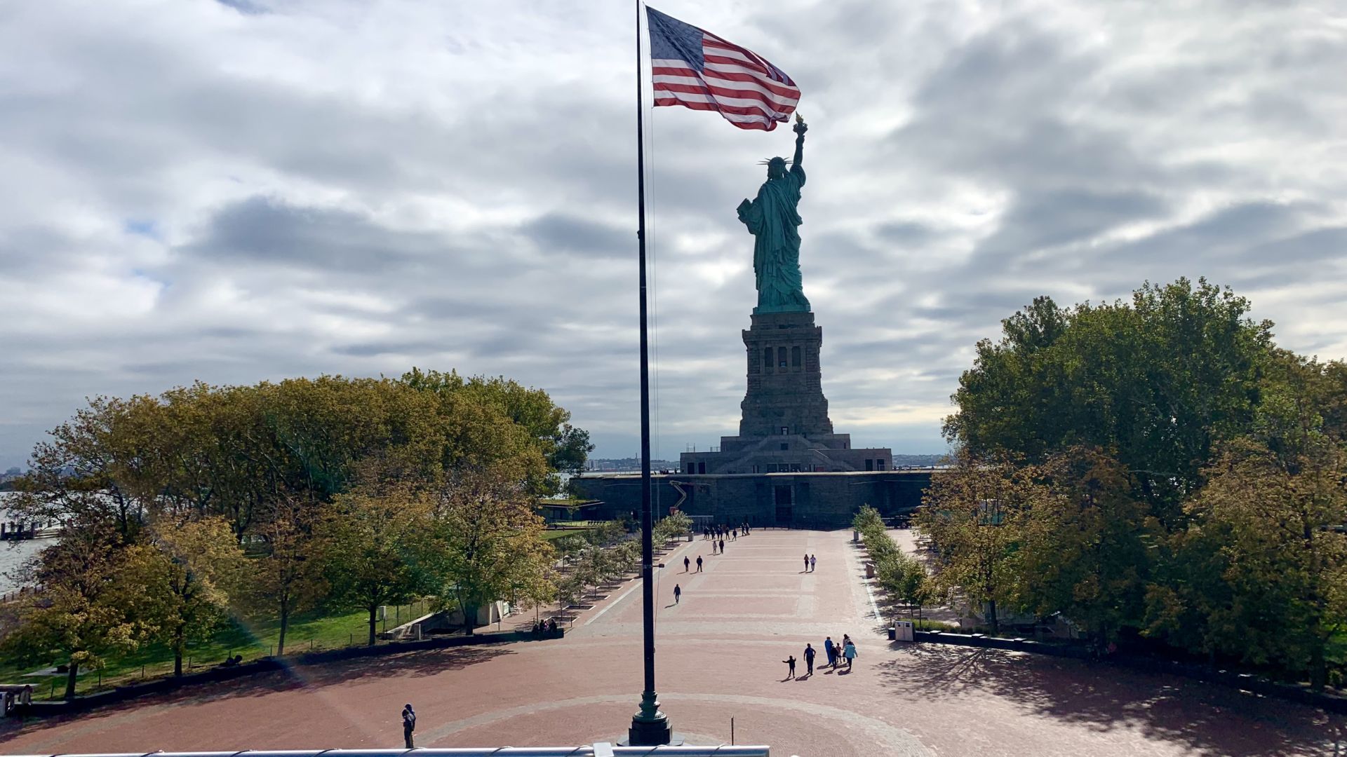 4849 4 LeDocLapHKTrNguyenThg