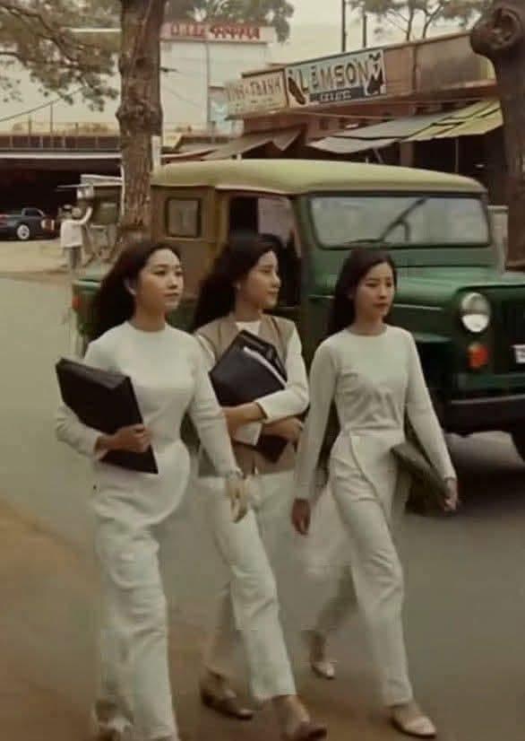 5630 8 PhuNuSaiGonLMDuc