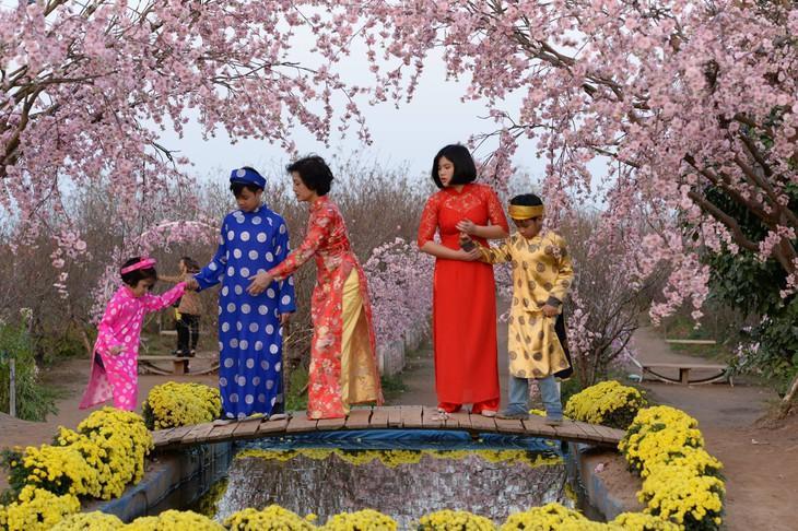 5704 1 KhaiButXuanBNNgVThang